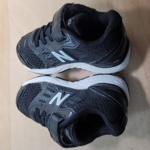 New Balance 680v5 TechRide Black/White Toddler Running Shoes - Picture 7 of 10